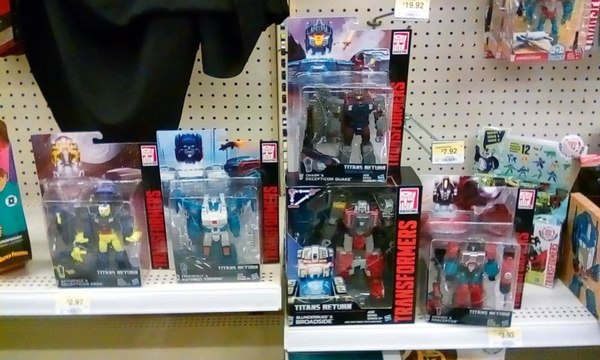 Titans Return Deluxe Wave 4 Hits Major North American Retail (1 of 1)
